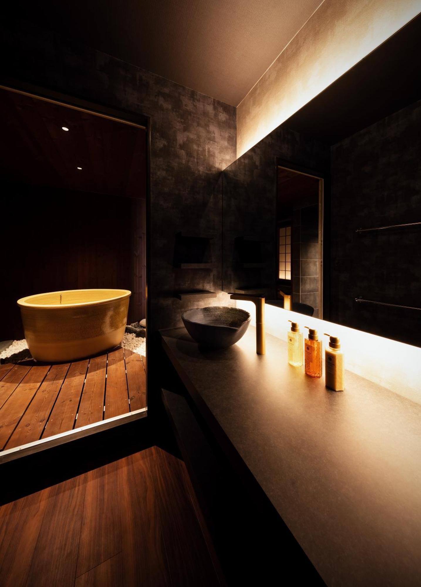 古今 天下茶屋 With A Private Parking Lot And A Half Open-Air Bath And Direct To Kix Villa Osaka Exterior foto